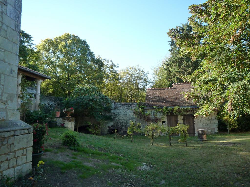 Bed and Breakfast Le Logis Du Peu Girard La Roche-Clermault Esterno foto
